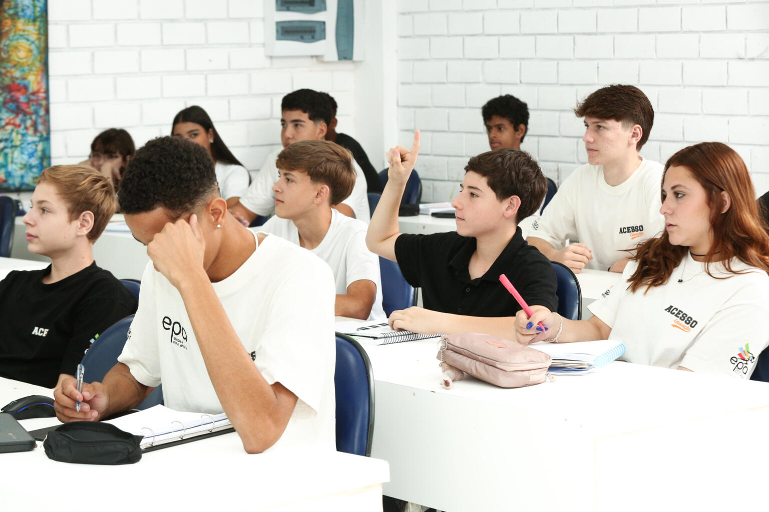 Alunos em sala de aula no Acesso Educação