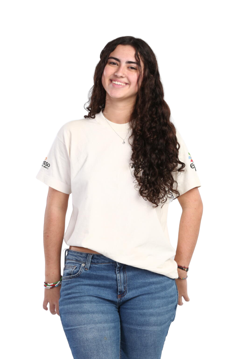Aluna do Acesso International School sorrindo